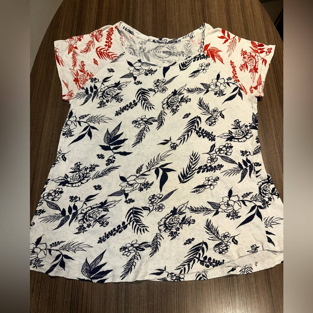 Black and Red flower pattern t shirt Size XL womens size Lucky Brand Shirt